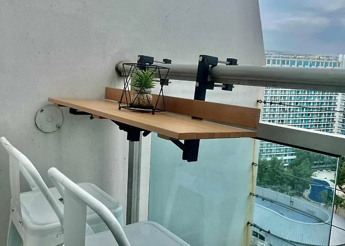 Апартаменты Urban Retreat At Azure